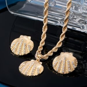 Ensemble de bijoux élégant avec coquille dorée et accents en cristal pour femmes