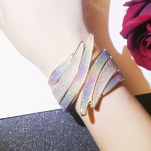 Bracelet manchette ailes d'ange exagérées et brillantes, bijou de main tendance