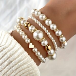 Ensemble Élégant de 4 Bracelets en Fausse Perle avec Charme Cœur