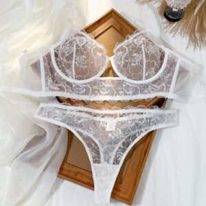 Ensemble de lingerie noir brodé grande taille