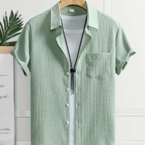 Chemise décontractée à manches courtes boutonnée à rayures bleues claires pour homme