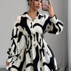Robe élégante à smock avec boutonnage noir et blanc sur tout le corps