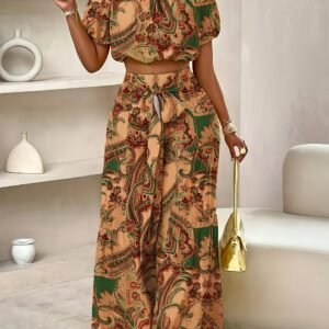 Tenue décontractée pour femmes : haut noué et pantalon large pour vacances