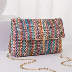 Sac à bandoulière fashionable avec accessoires en quincaillerie à pompon