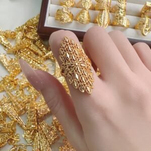 Bague ajourée de qualité 5A, une bague élégante et luxueuse qui ne se décolore pas