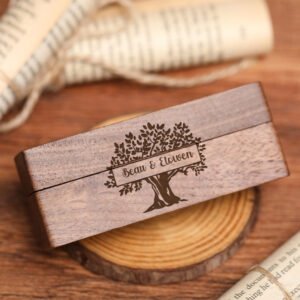 Boîte de bague en bois de noyer gravée personnalisée avec fermeture magnétique