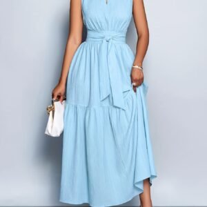 Robe élégante pour femme à col montant avec découpe avant