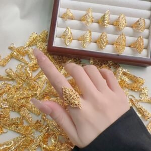 Bague élégante et luxueuse plaqué Or