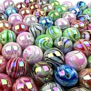 Un ensemble de 200 perles acryliques multicolores avec une surface à grain de bois, présentant divers revêtements de couleur, des rayures colorées et des motifs de bois, mesurées à 8 mm. Ces perles sont idéales pour les ajouts de bijoux, notamment les bracelets perlés et les pendentifs de porte-clés.