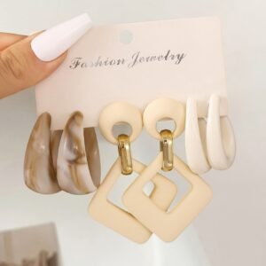 Lot de 3 paires de boucles d'oreilles blanches style français, boucles d'oreilles créoles C exagérées et minimalistes avec pendentifs ronds et carrés tendance, idéales pour le quotidien, soirées, banquets, rendez-vous et bijoux de vacances