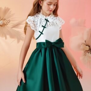 Une robe d'été deux pièces pour filles de 3 à 7 ans, ornée de bordures en dentelle