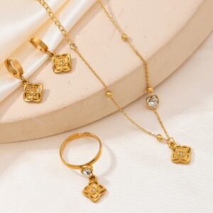 Ensemble de boucles d'oreilles trèfle à quatre feuilles en acier inoxydable 304 de haute qualité, comprenant un faux anneau trèfle à quatre feuilles et un bracelet trèfle, plaqué, hypoallergénique et résistant aux couleurs.