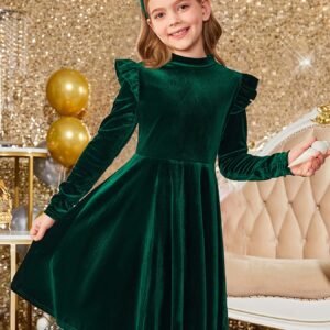 Une robe à manches longues pour l'automne et l'hiver, en tissu velours, avec un design à volants dans un vert vintage, parfaite pour Noël, les fêtes et le quotidien.